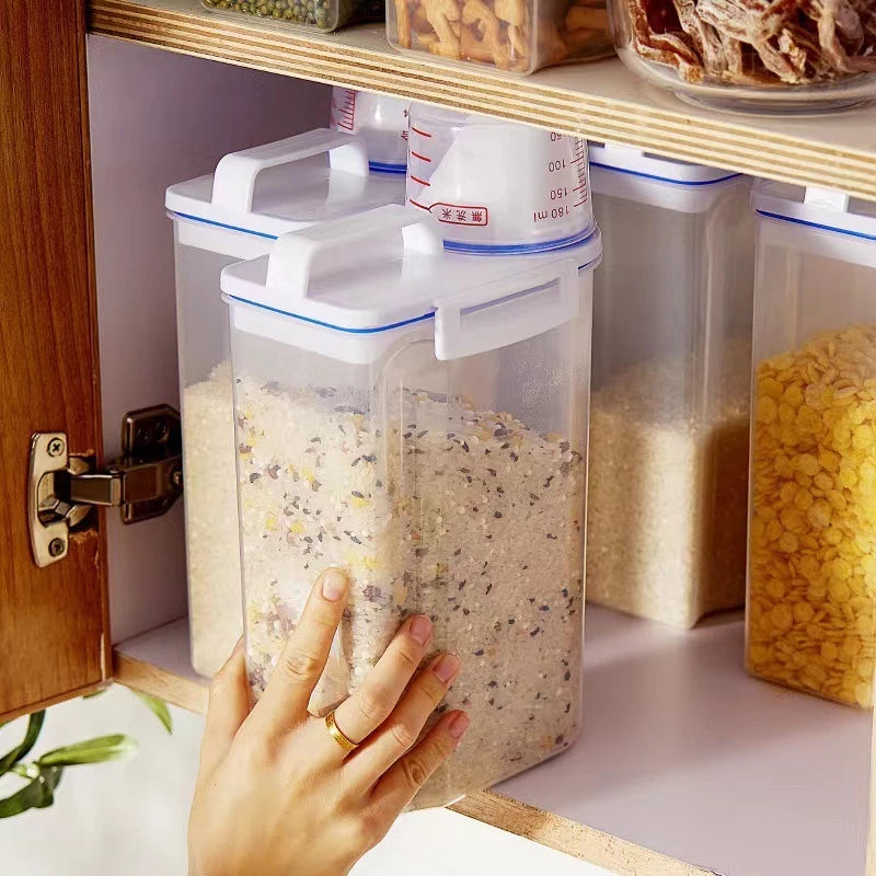 Pote Hermético com Copo Medidor Bico Dosador Cozinha 2 L Mantimentos Lavanderia Multiuso